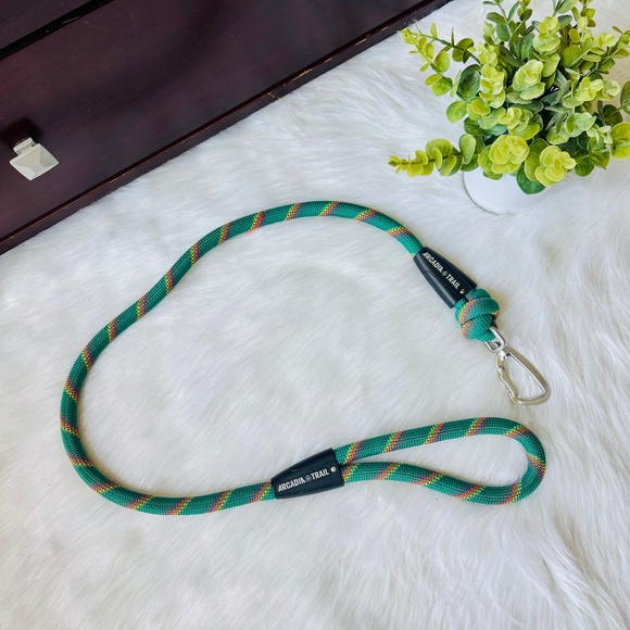NWOT Arcadia Trail Green Paracord Rope Dog Leash Outdoor Adventure - Picture 1 of 8